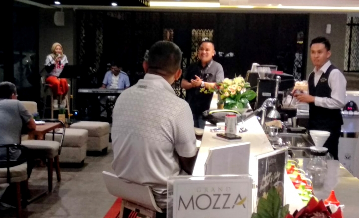 Ini Keseruan Nikmati ‘Live Music’ di Hotel Grand Mozza Timika