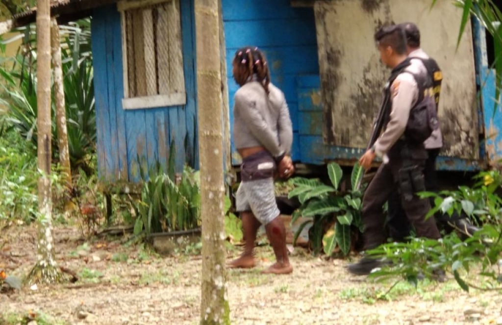 Polres Mimika Amankan Satu Warga Pemilik Sajam di Kwamki Narama